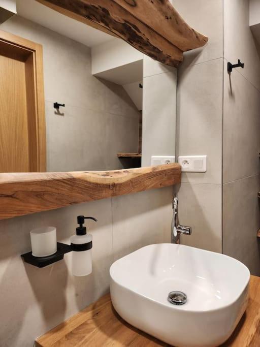 Krasny Apartman Refrino Janské Lázně Esterno foto
